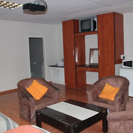 Anandi Guesthouse Свакопмунд Экстерьер фото