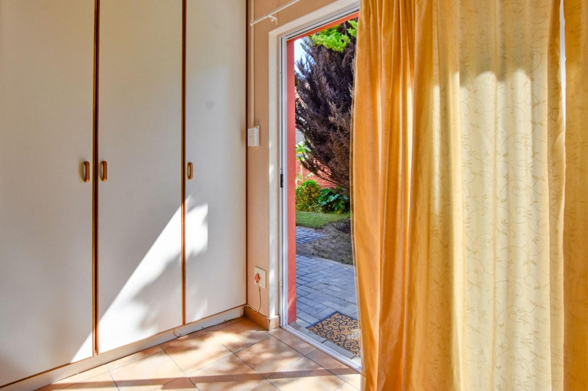 Anandi Guesthouse Свакопмунд Экстерьер фото