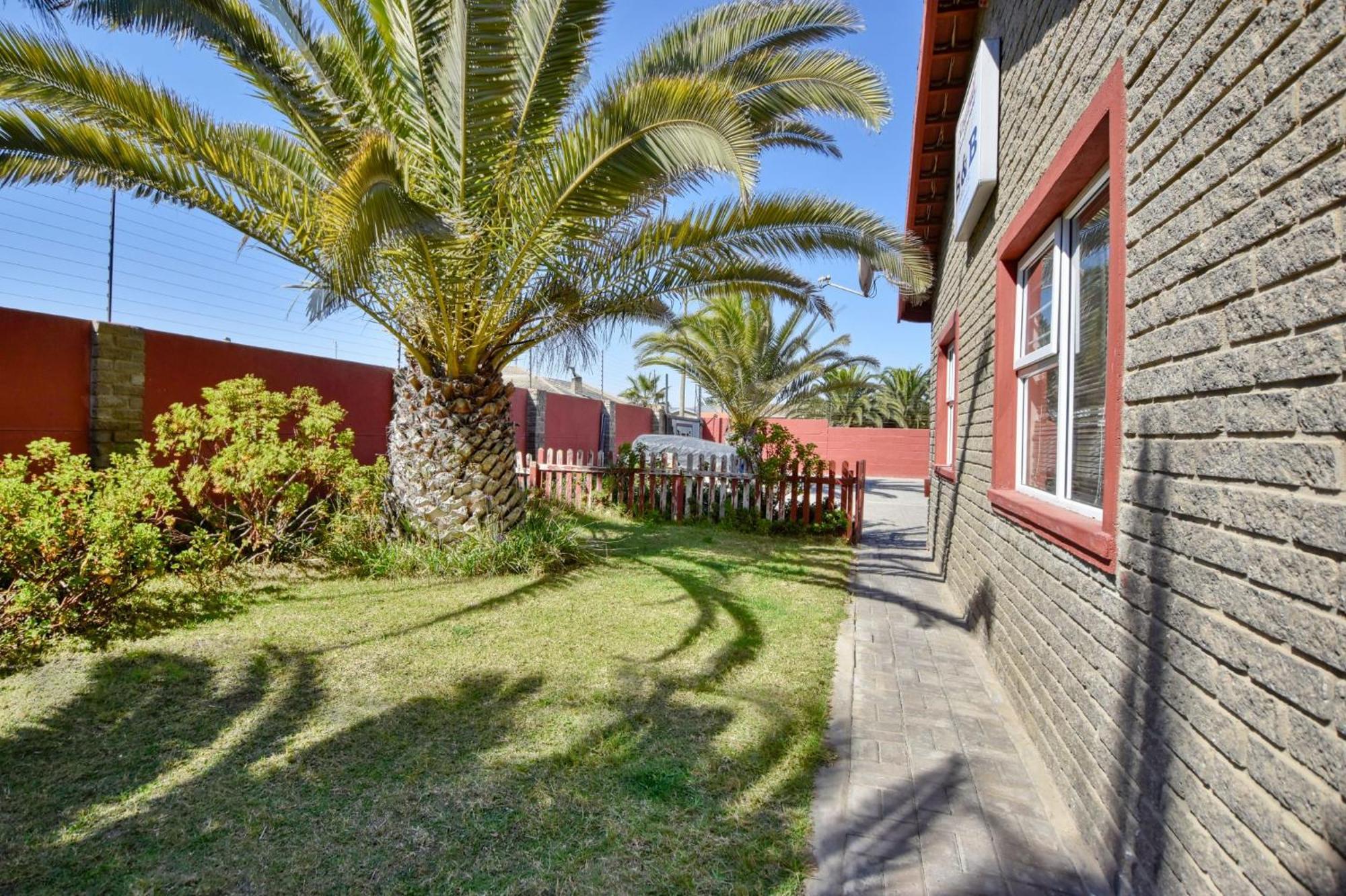 Anandi Guesthouse Свакопмунд Экстерьер фото