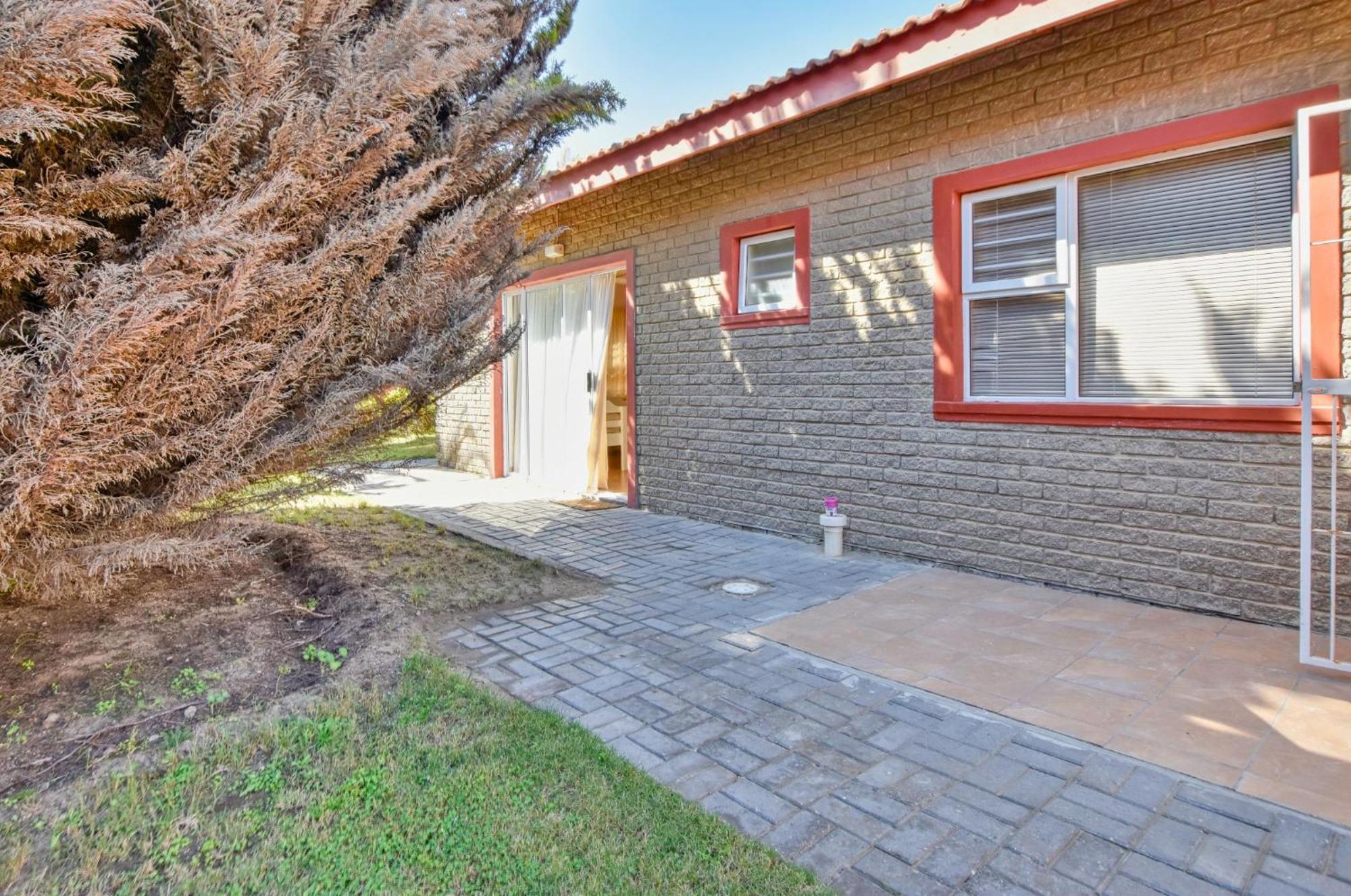 Anandi Guesthouse Свакопмунд Экстерьер фото